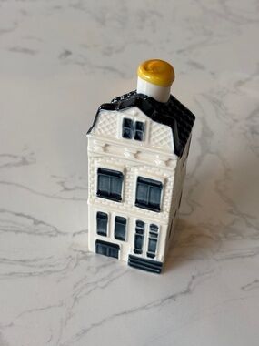 KLM #71 Blue Delft House by BOLS